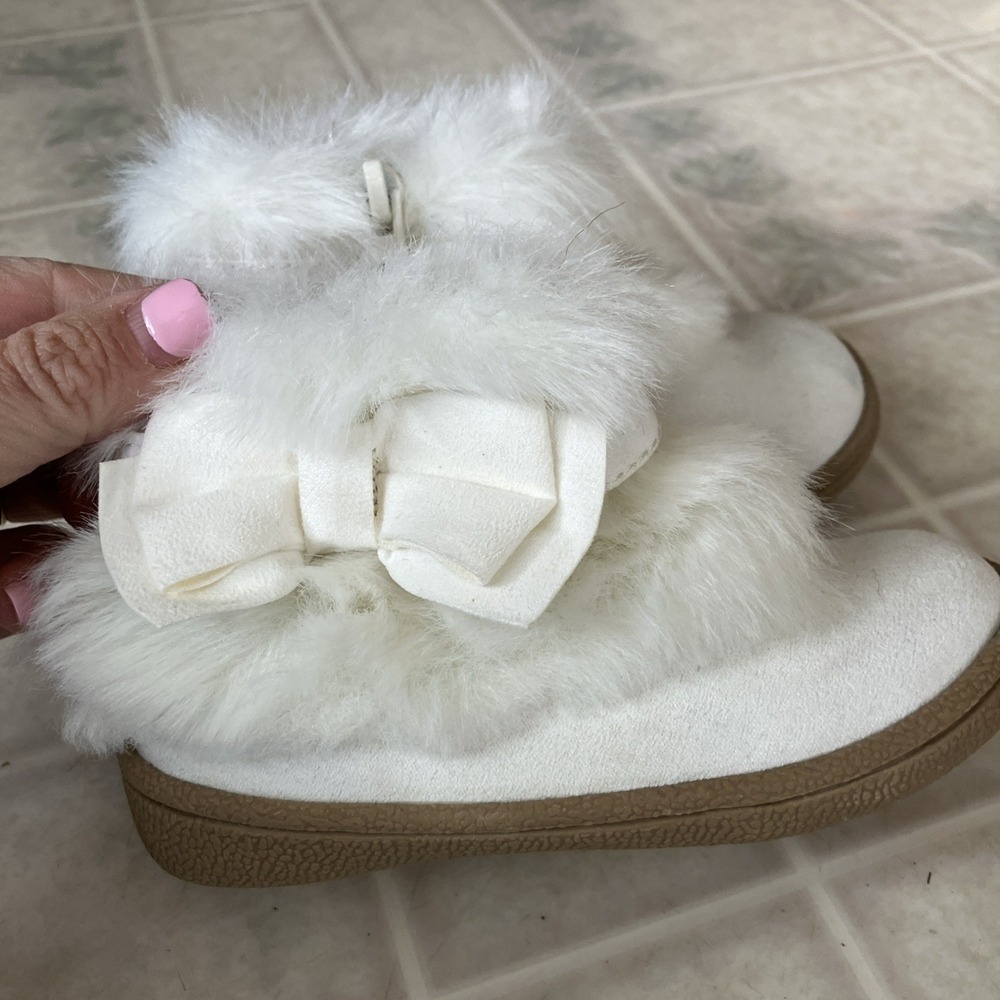 Gymboree Toddler Girls Faux Fur White Boot With Bows 7T‎  NWOB 14012137-GYS257